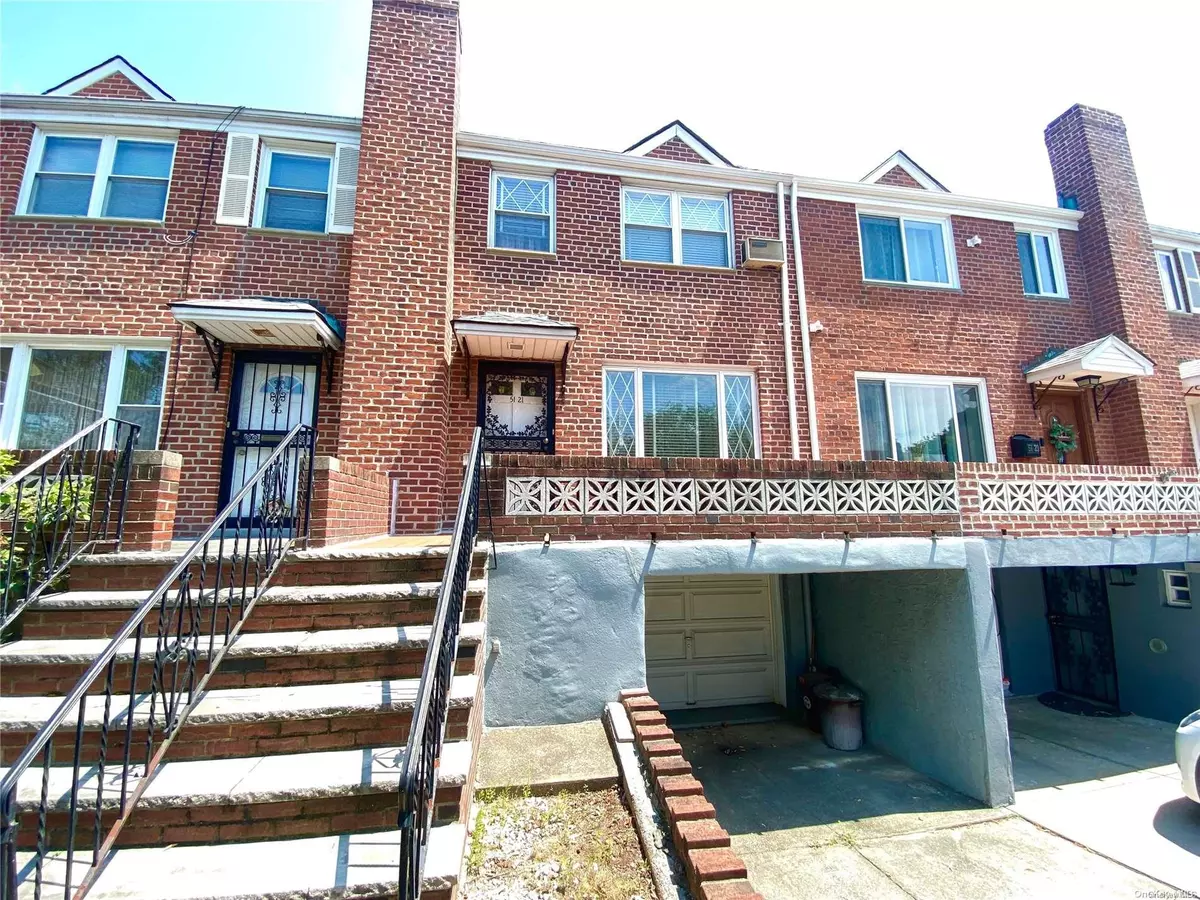 Woodside, NY 11377,51-21 64th ST