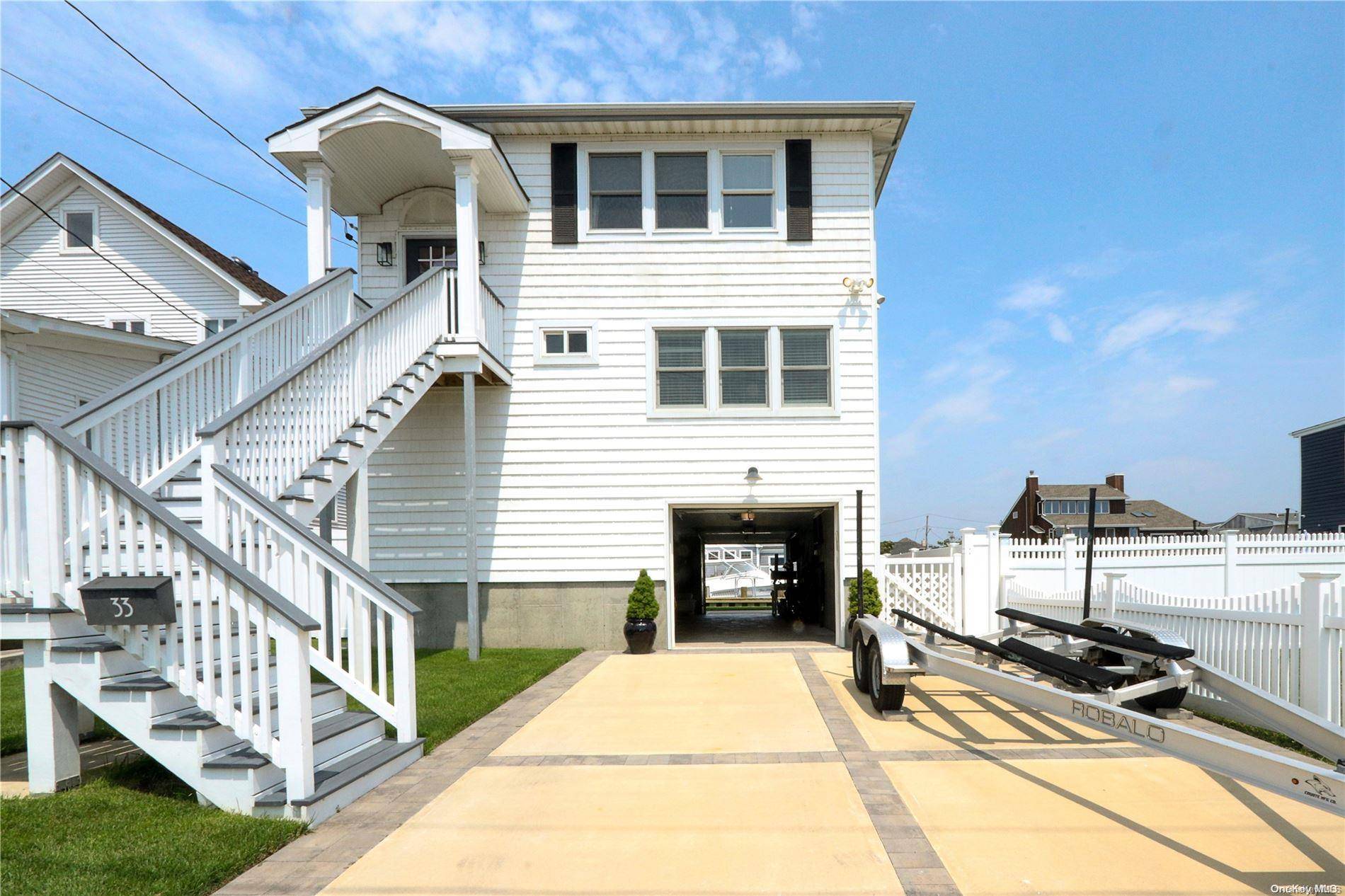 33 Mitchell AVE, Babylon, NY 11702