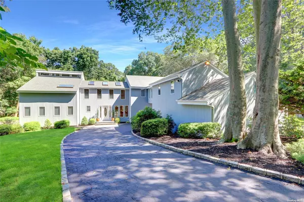 5 Saddle LN, Nissequogue, NY 11780