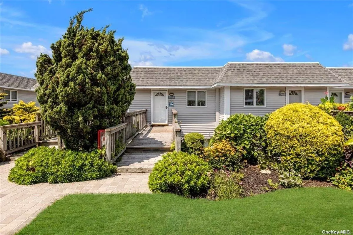 Baiting Hollow, NY 11933,1703 Bluffs DR #1703