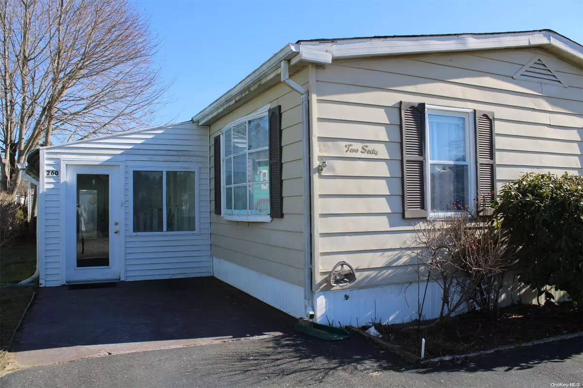 Calverton, NY 11933,703 Fresh Pond