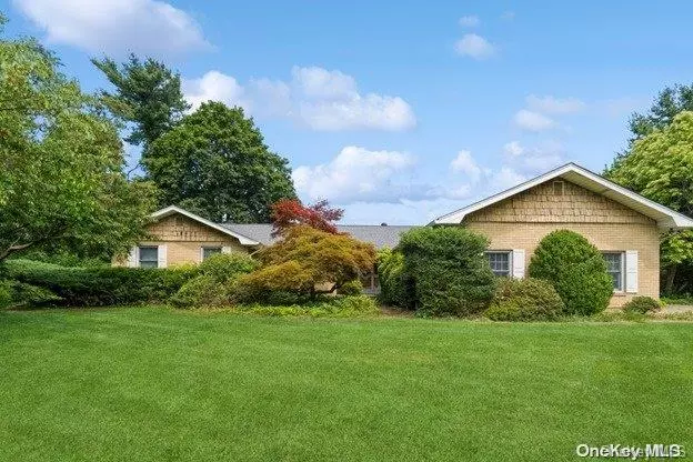 Glen Head, NY 11545,21 Wedgewood Court