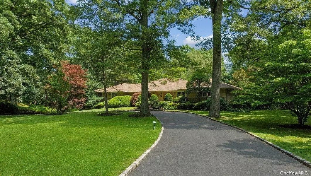 Old Westbury, NY 11568,249 Glen Cove Road