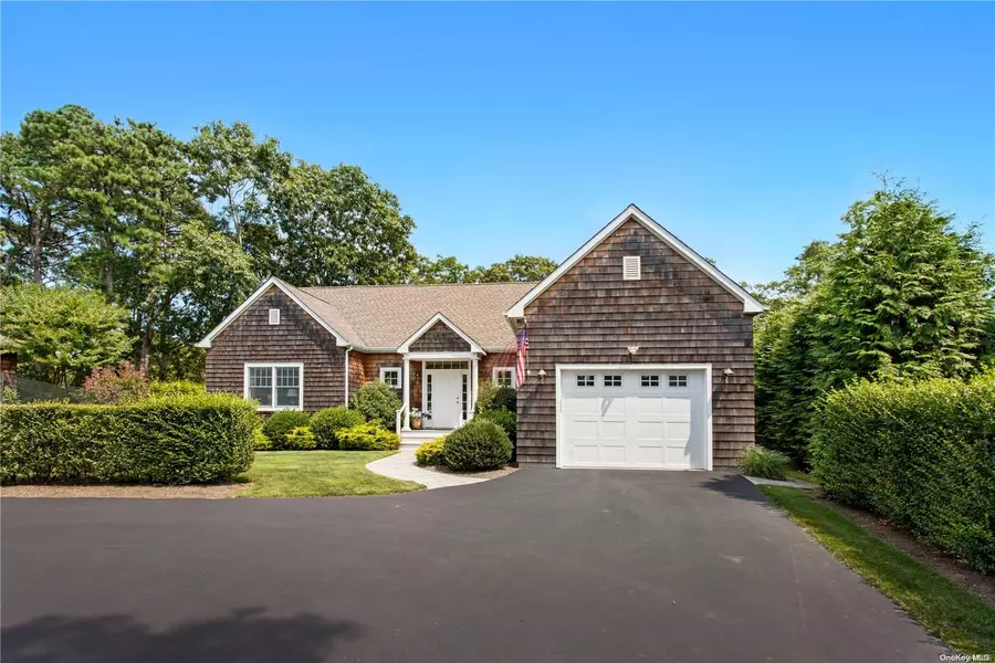 29 Jessups Landing CT, Quogue, NY 11959