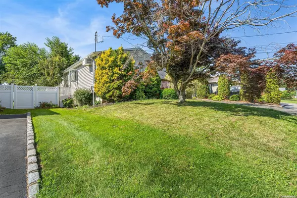 164 Chelsea AVE, West Babylon, NY 11704