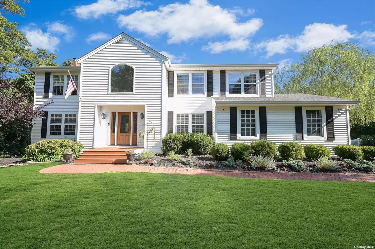 Shoreham, NY 11786,9 Vega DR