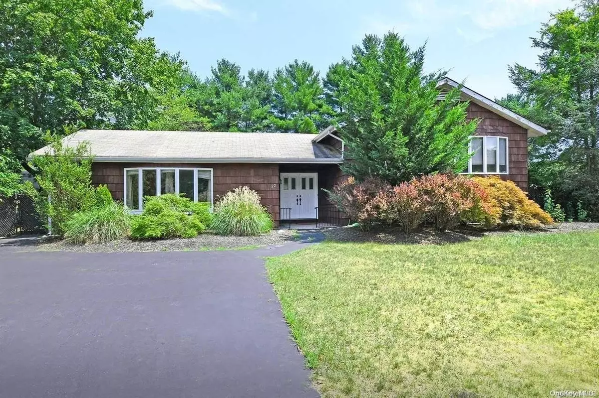 East Northport, NY 11731,22 Diane LN