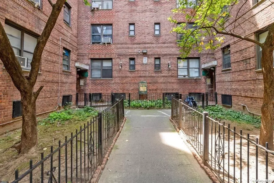 44-16 Macnish ST #4G, Elmhurst, NY 11373