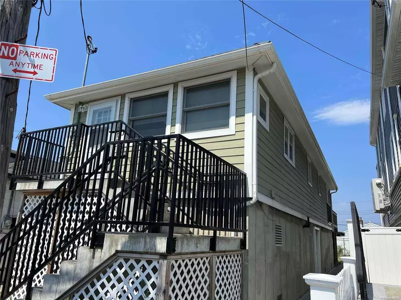 105 E 7th RD, Broad Channel, NY 11693