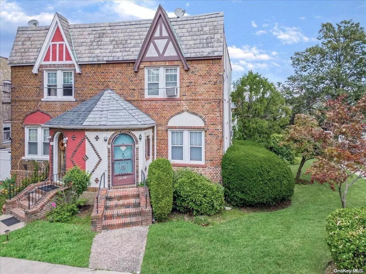 Bellerose Terrace, NY 11001,95-33 242nd ST