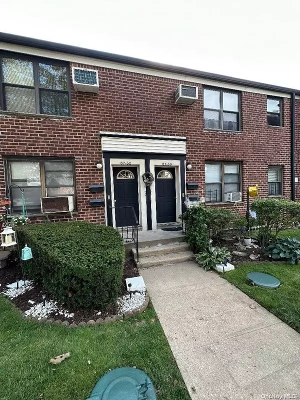 67-50 197th St #Upper, Fresh Meadows, NY 11365