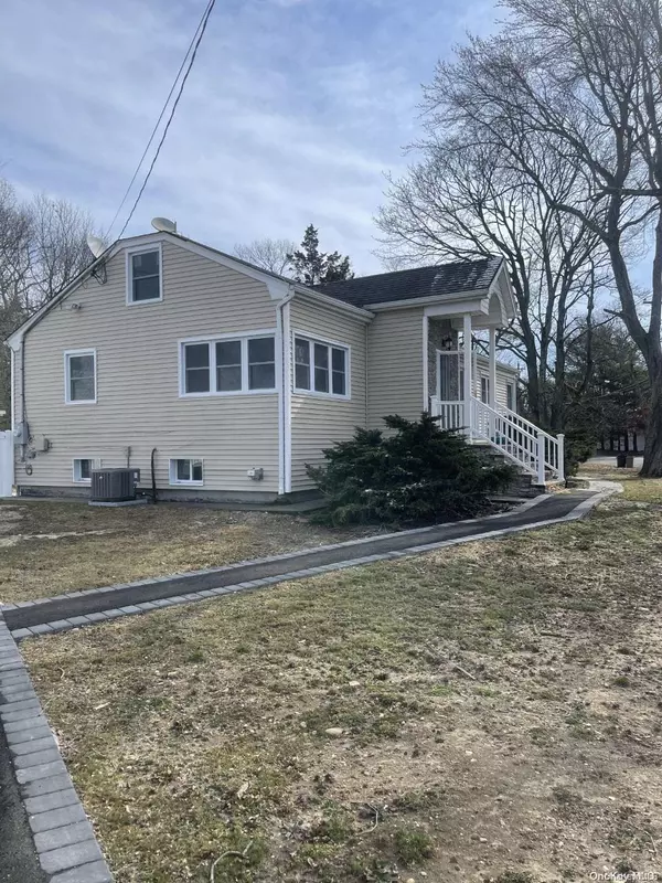 East Islip, NY 11730,45 Timberpoint RD