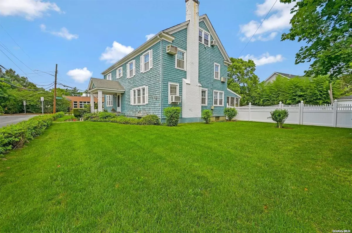 Hewlett, NY 11557,24 Raymond PL