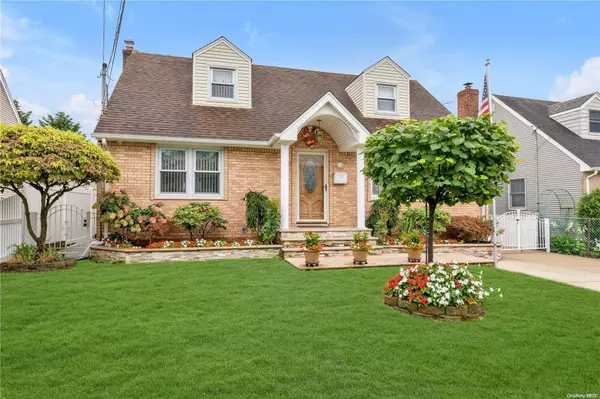 324 Mineola AVE, Carle Place, NY 11514