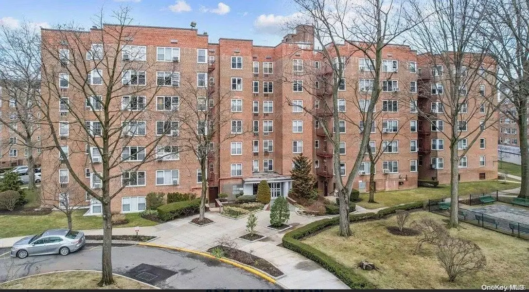 209-20 18th AVE #5G, Bayside, NY 11361