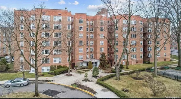 209-20 18th AVE #5G, Bayside, NY 11361