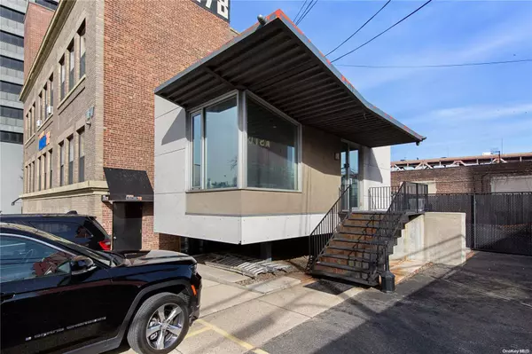 Long Island City, NY 11101,11-17 43rd AVE