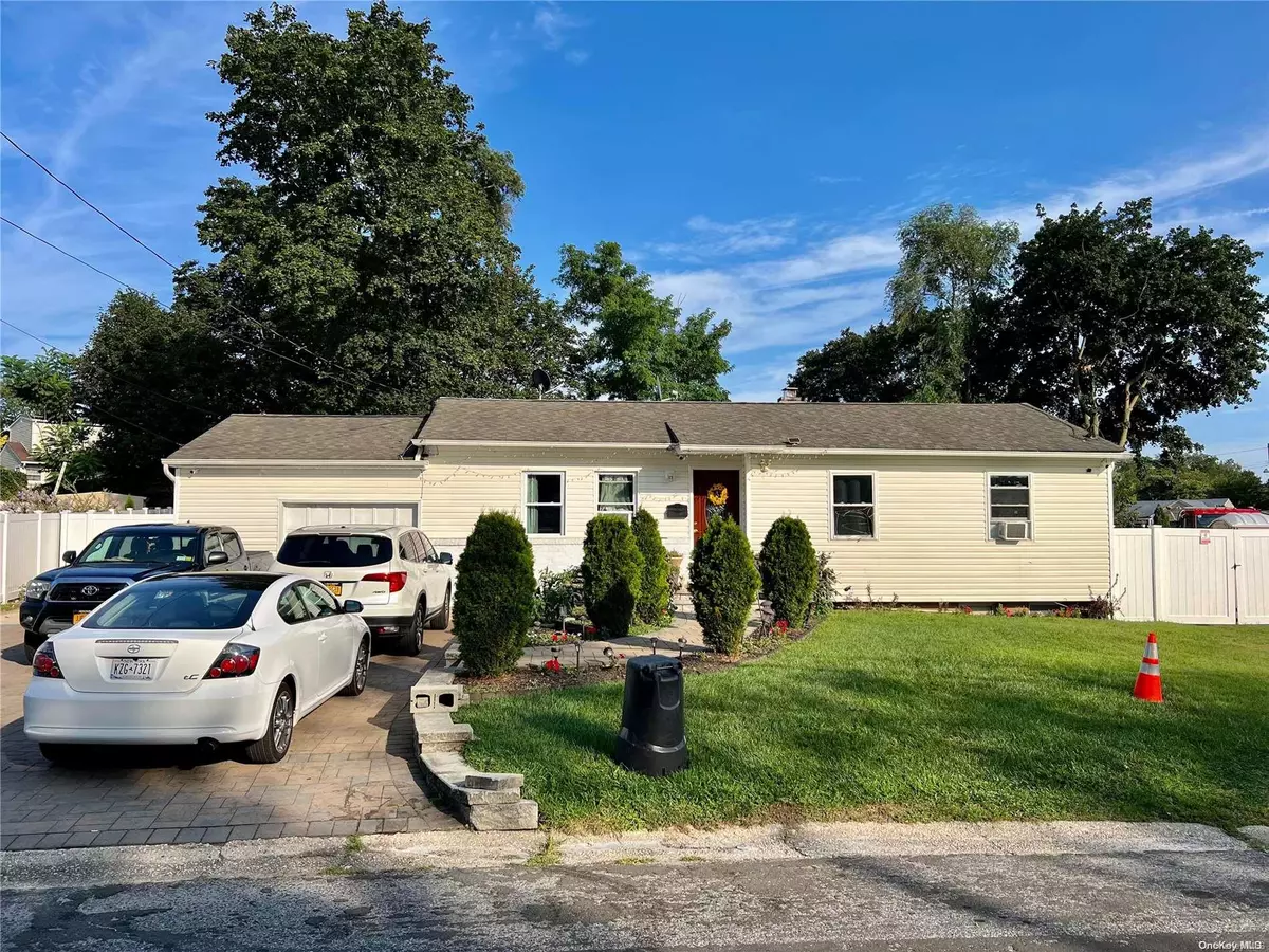 Central Islip, NY 11722,380 Evergreen AVE