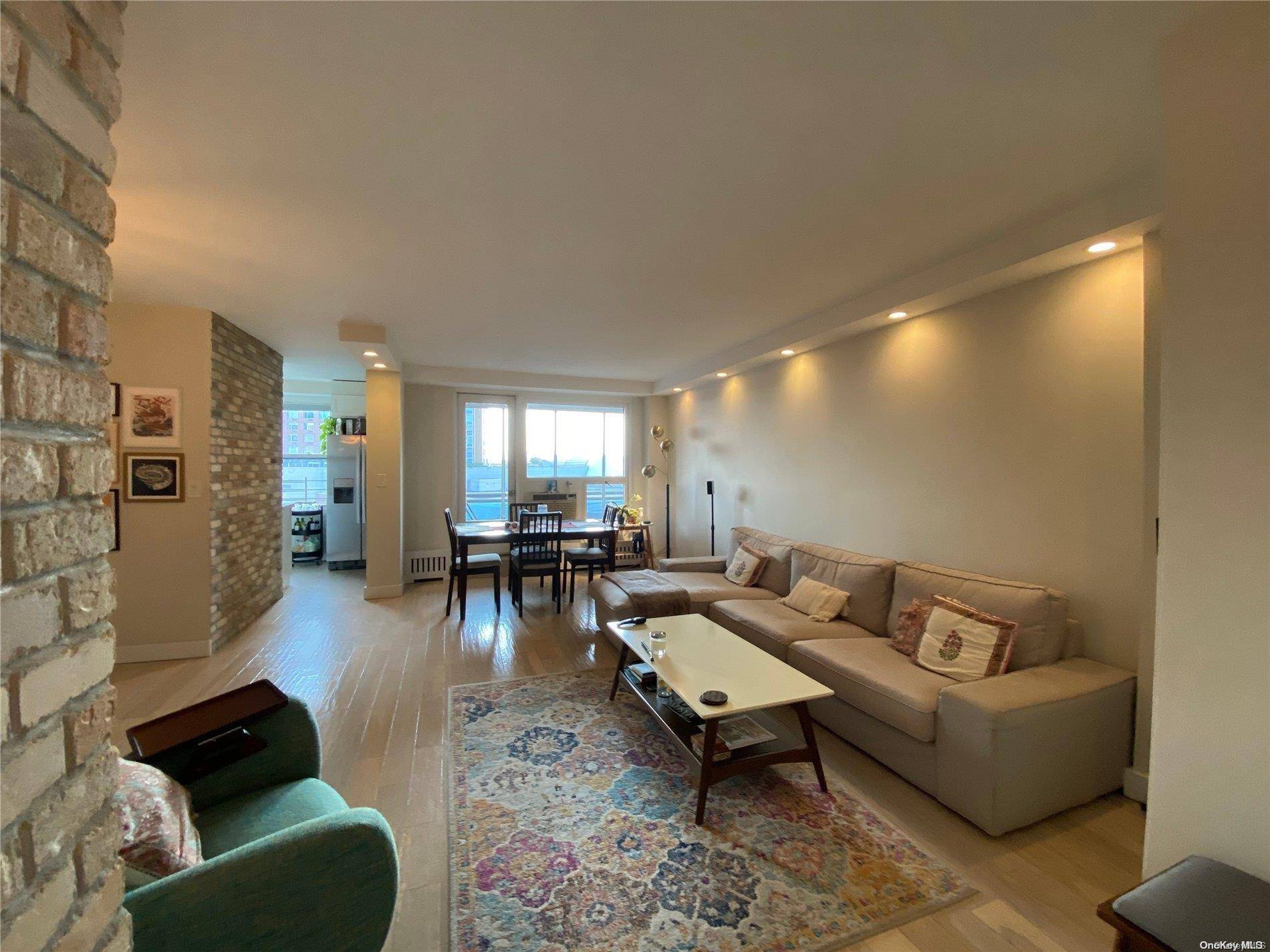 97-10 62 DR #8D, Rego Park, NY 11374