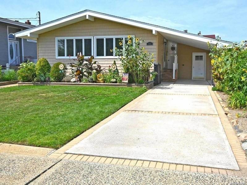 746 S Ocean AVE, Freeport, NY 11520