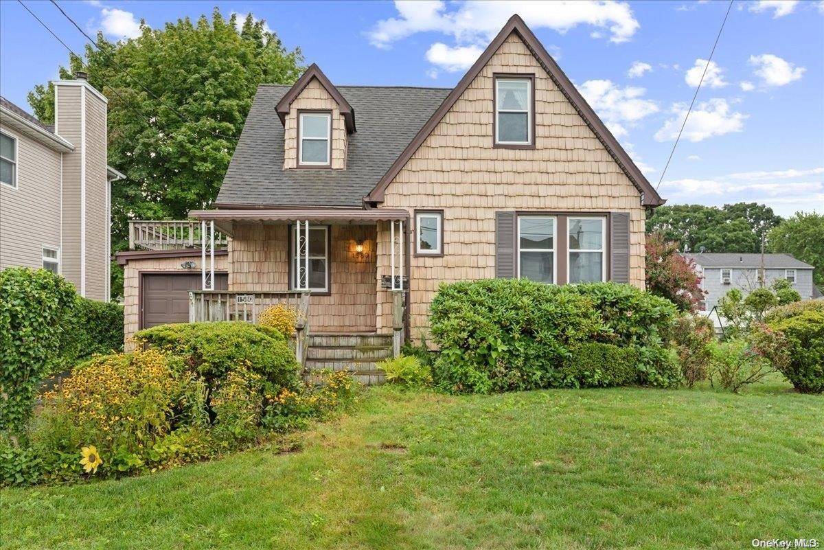 1580 Elgin AVE, East Meadow, NY 11554