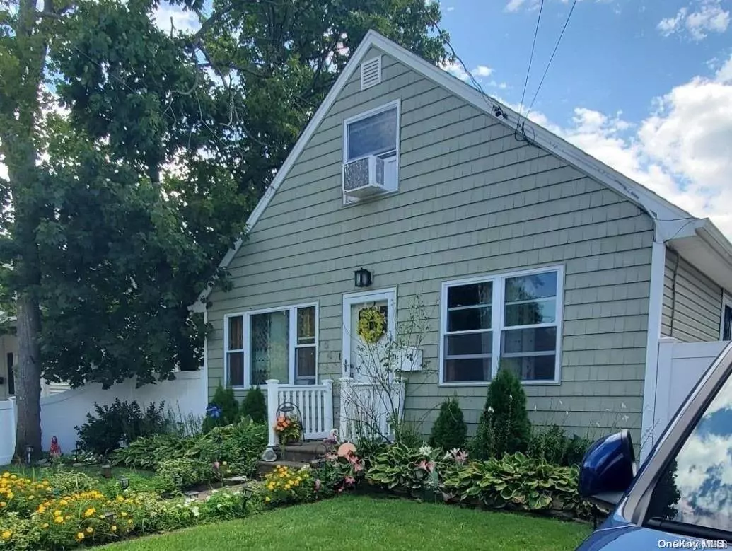 Islip Terrace, NY 11752,54 Richard AVE