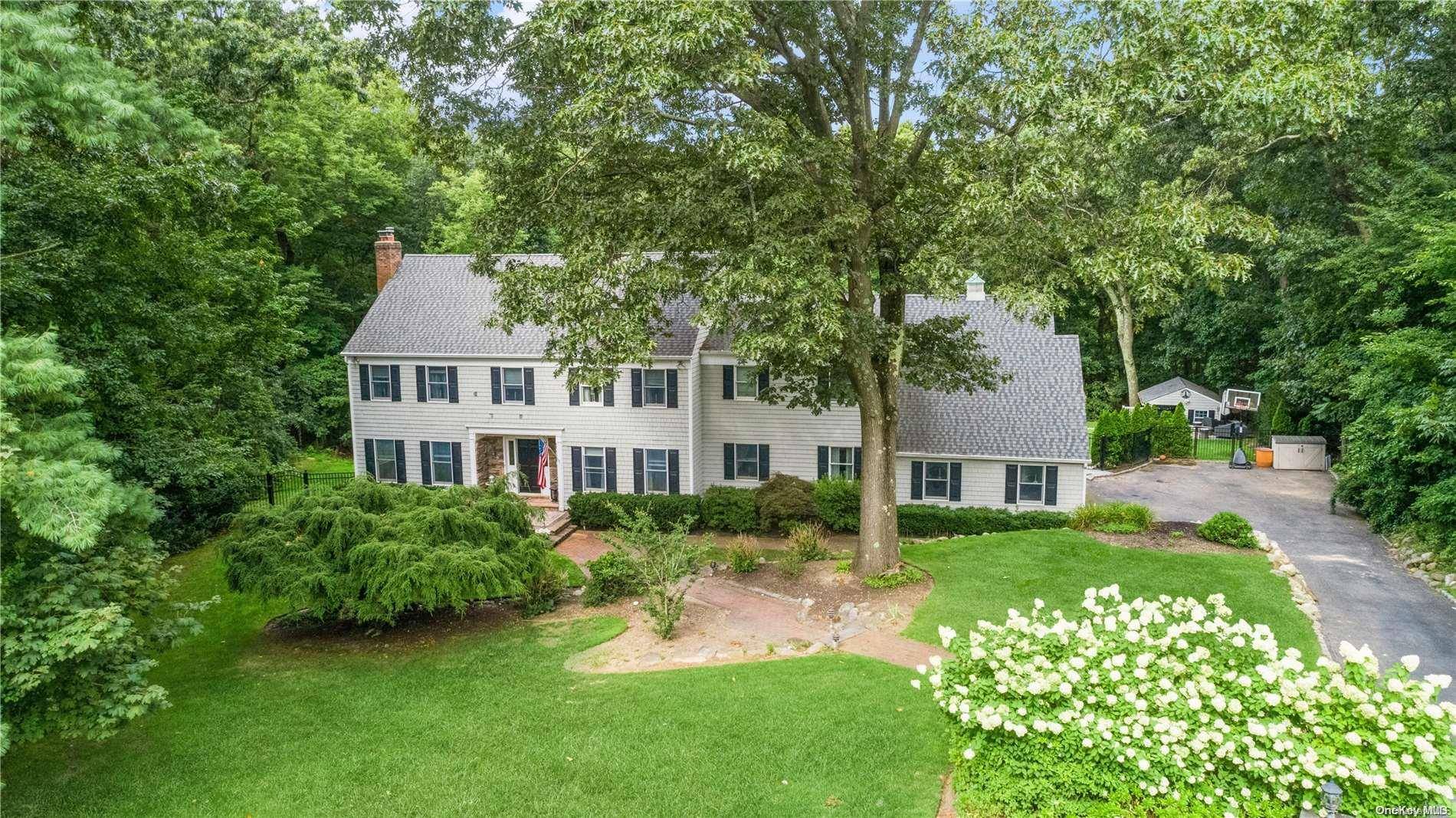 11 Gilder CT, Northport, NY 11768
