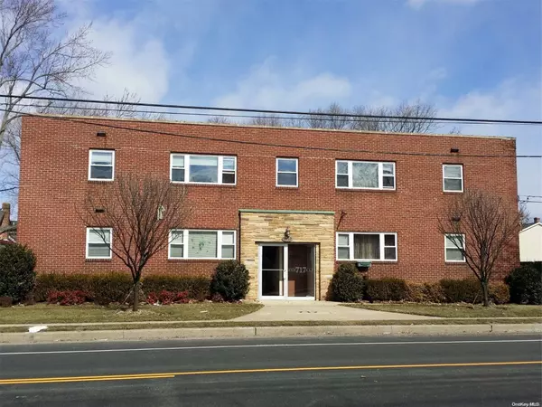 717 Conklin ST #7, Farmingdale, NY 11735