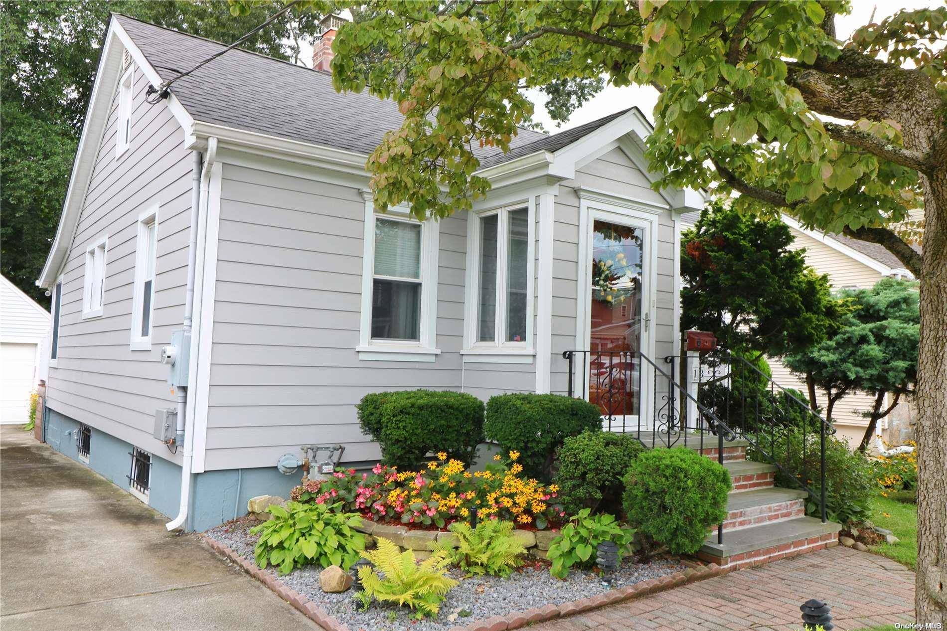 13 Thoreau AVE, Bellmore, NY 11710