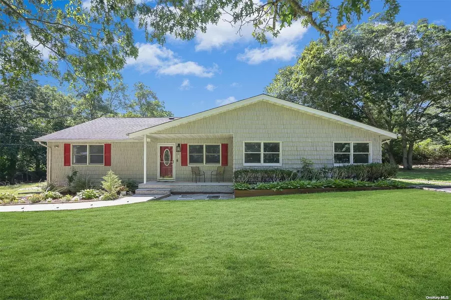 2 Buchanan AVE, Coram, NY 11727