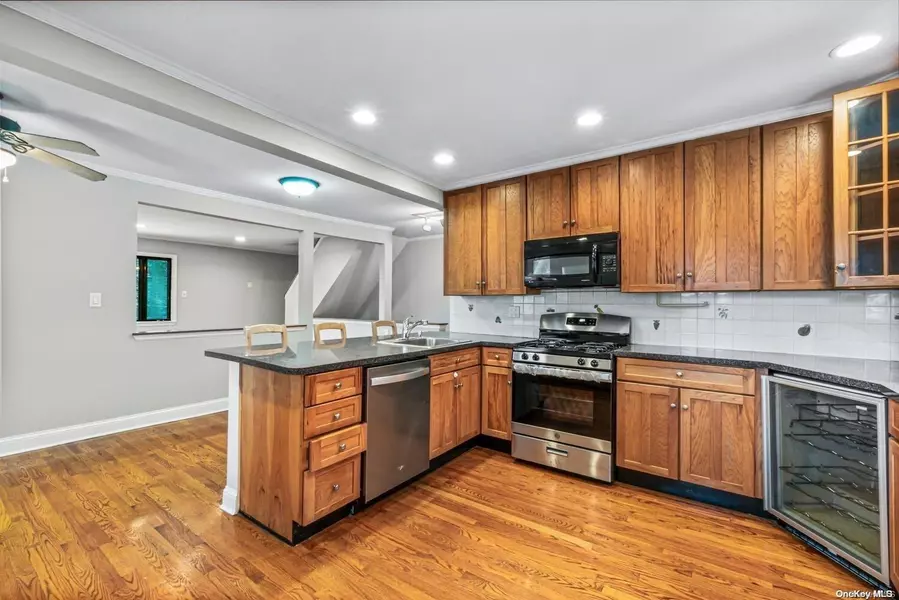 43-02 Orient AVE, Douglaston, NY 11363