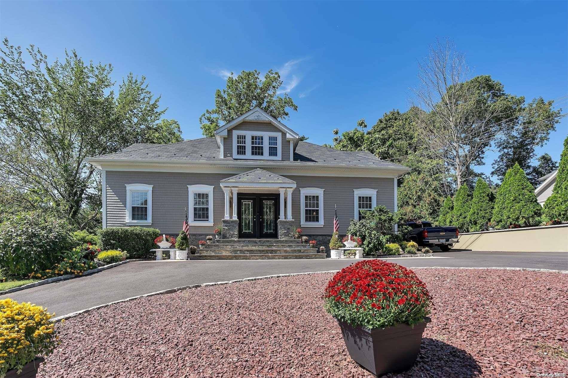 12 Blydenburg AVE, Smithtown, NY 11787