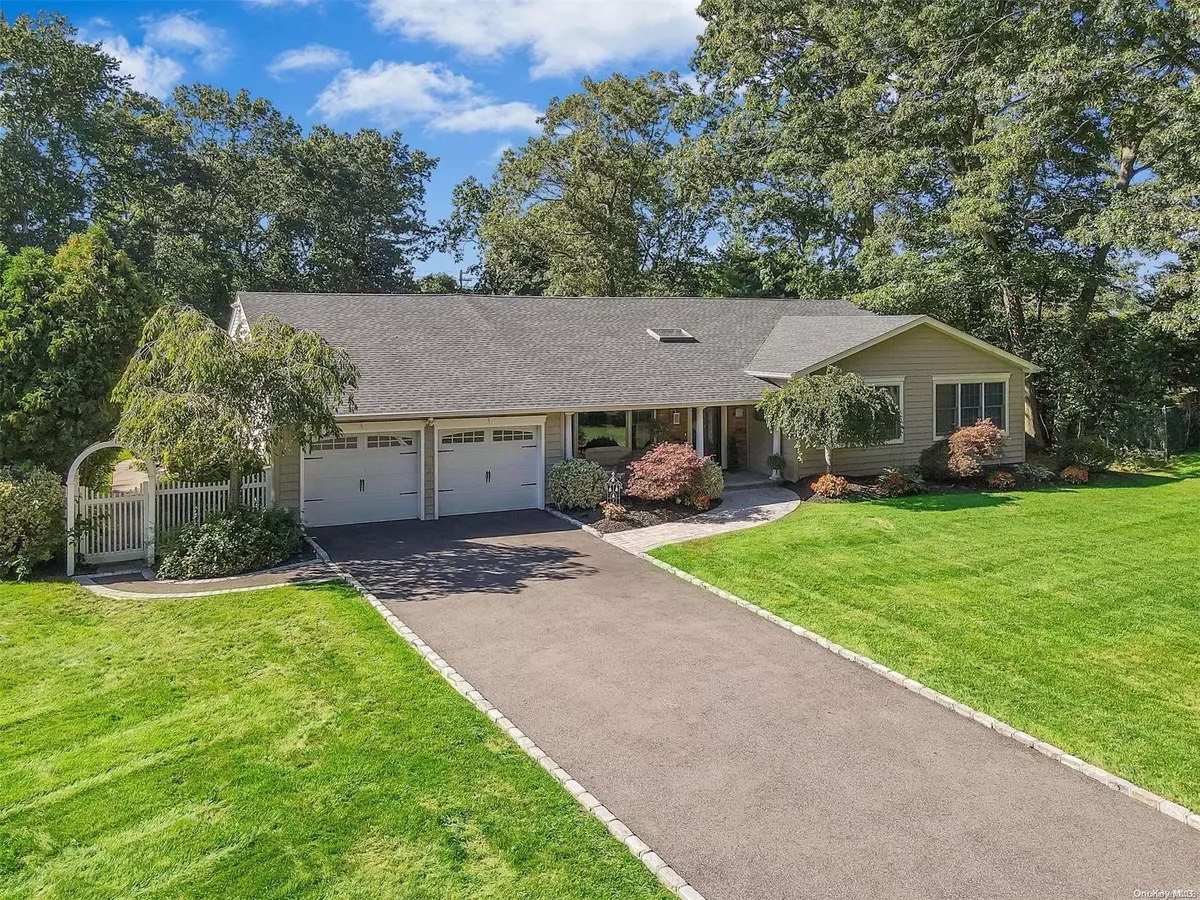 Hauppauge, NY 11788,6 Canterbury DR
