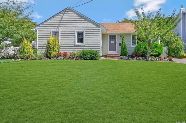 31 Nehring AVE, Babylon, NY 11702