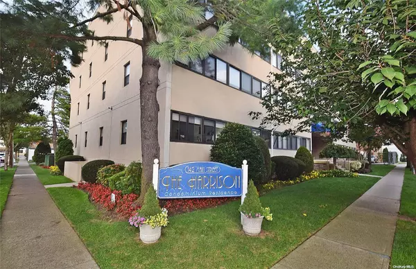 142 Main ST #2F, Mineola, NY 11501