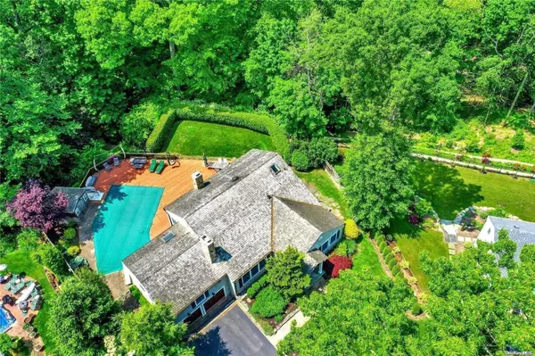 7 Heritage CT, Cold Spring Harbor, NY 11724