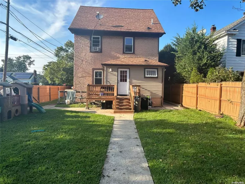 50 W 10th ST, Huntington Station, NY 11746