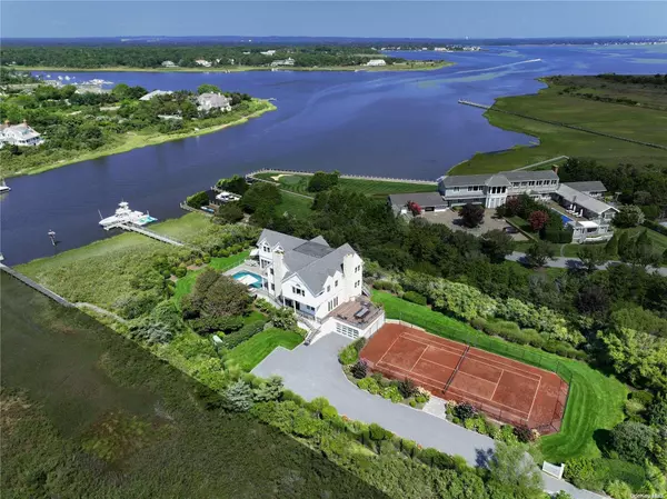 Quogue, NY 11959,157 Dune RD