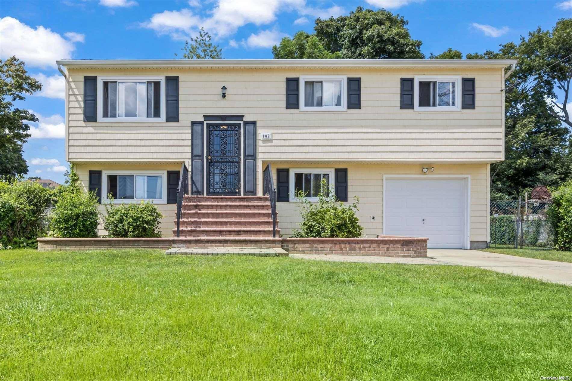 102 Washington AVE, Deer Park, NY 11729