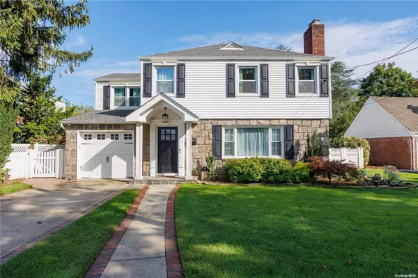 9 Foster AVE, Malverne, NY 11565