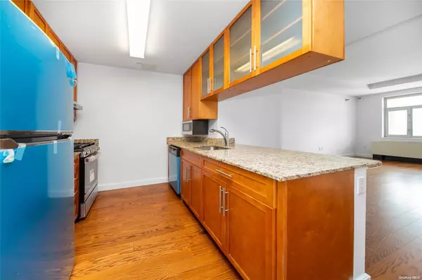 40-22 College Point BLVD #Ph3M, Flushing, NY 11354