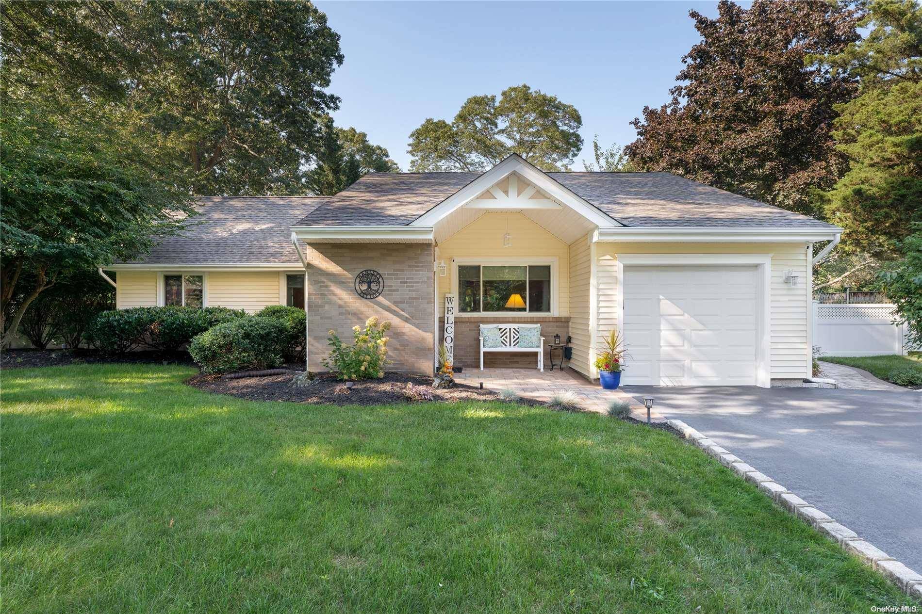 9 Sweetbriar, Ronkonkoma, NY 11779