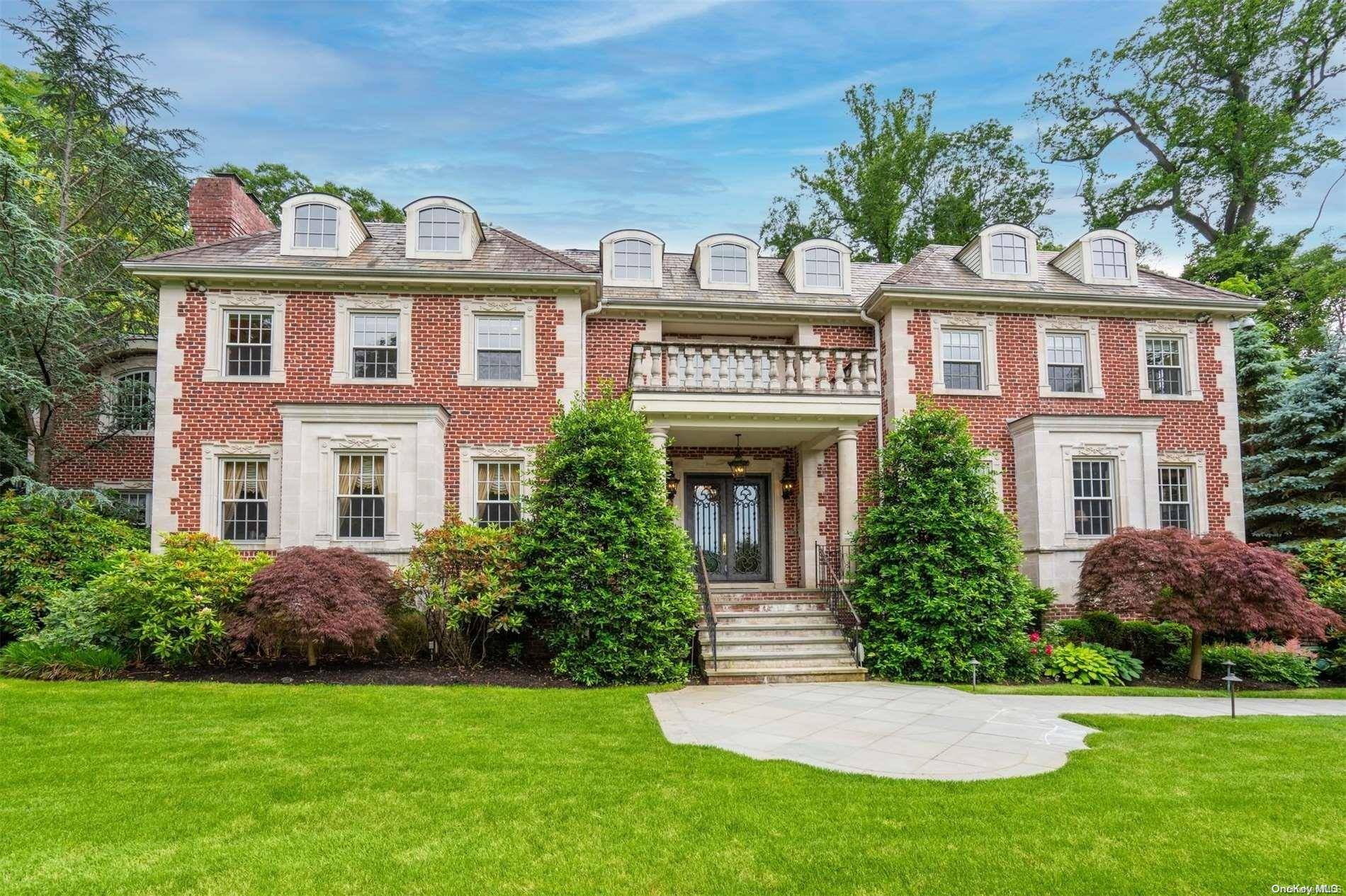 88 Walter LN,  Manhasset,  NY 11030