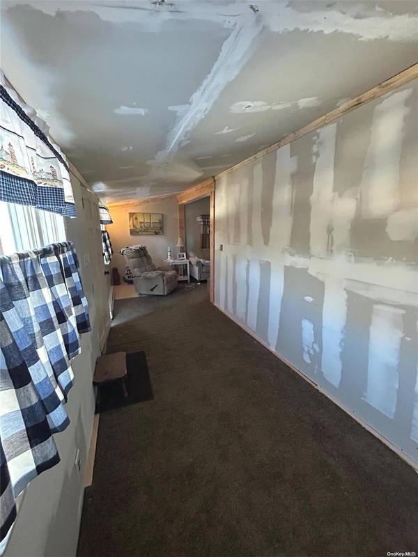 Rocky Point, NY 11778,8 Albion RD