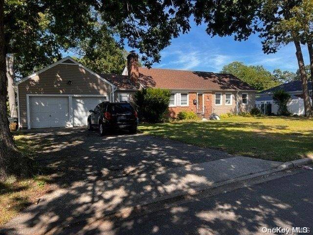 71 E Cedar ST, Massapequa, NY 11758