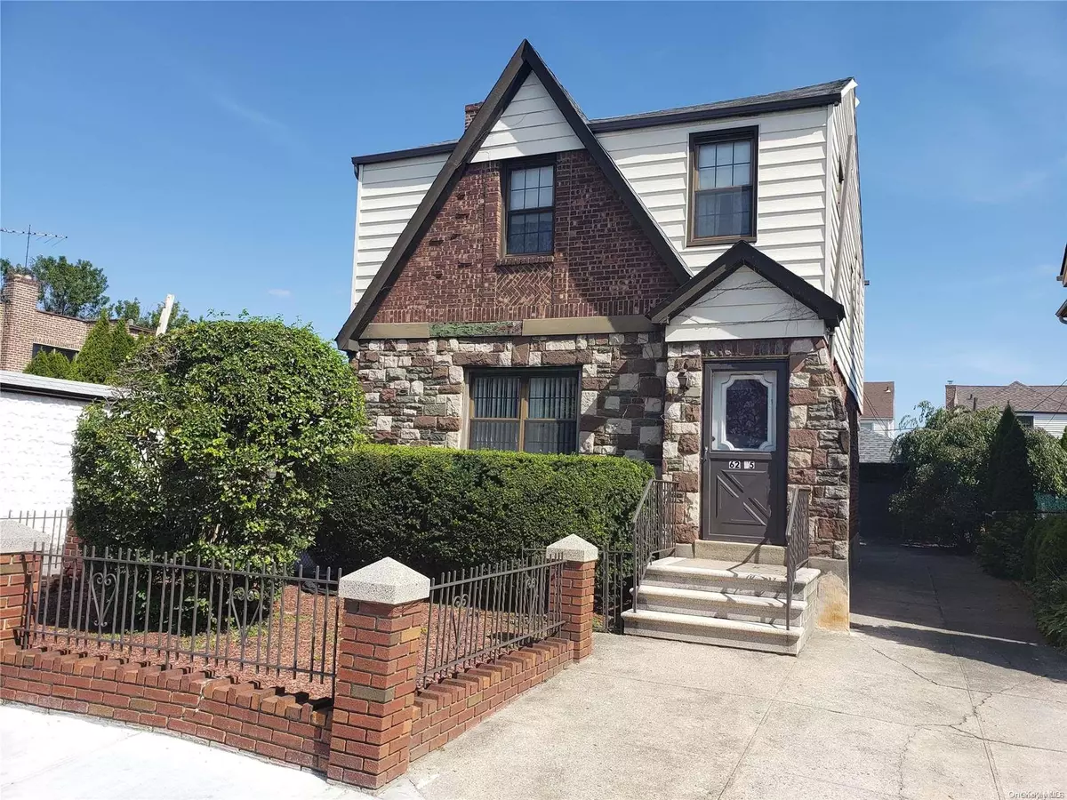 Middle Village, NY 11379,62-15 82nd PL