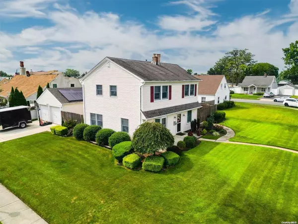 Levittown, NY 11756,9 Ridge LN