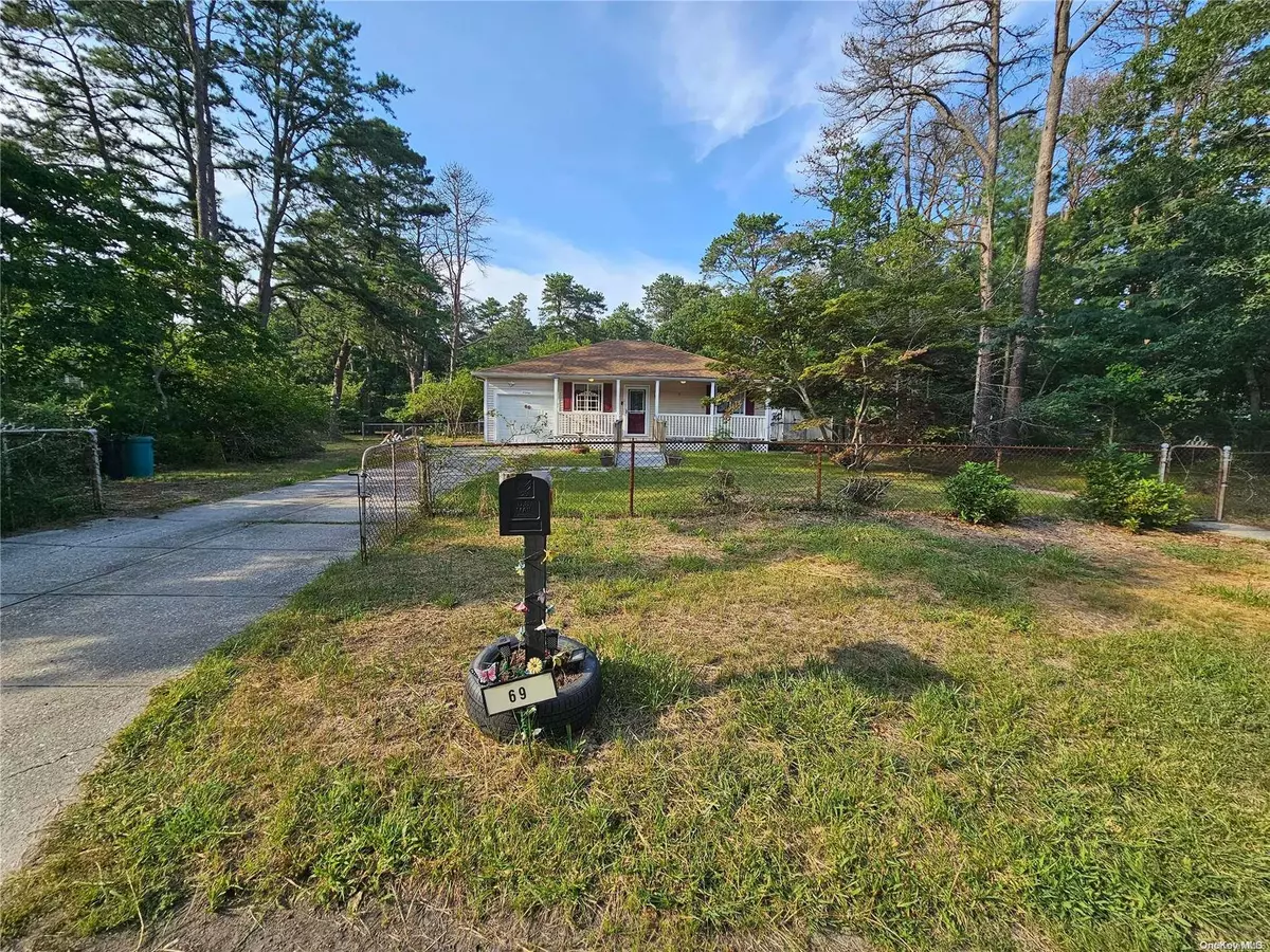 Mastic Beach, NY 11951,69 Silver RD