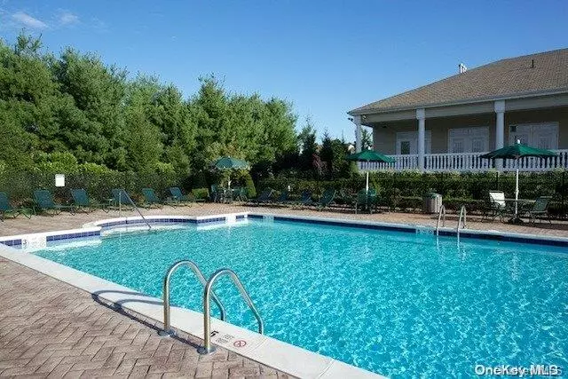 Coram, NY 11727,82 Pineview LN #82