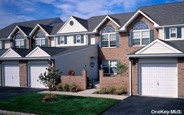 170 Horizon View DR #103, Farmingville, NY 11738